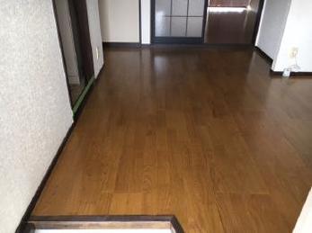 床の音も無く、明るく綺麗でガッチリして良い感じ!!